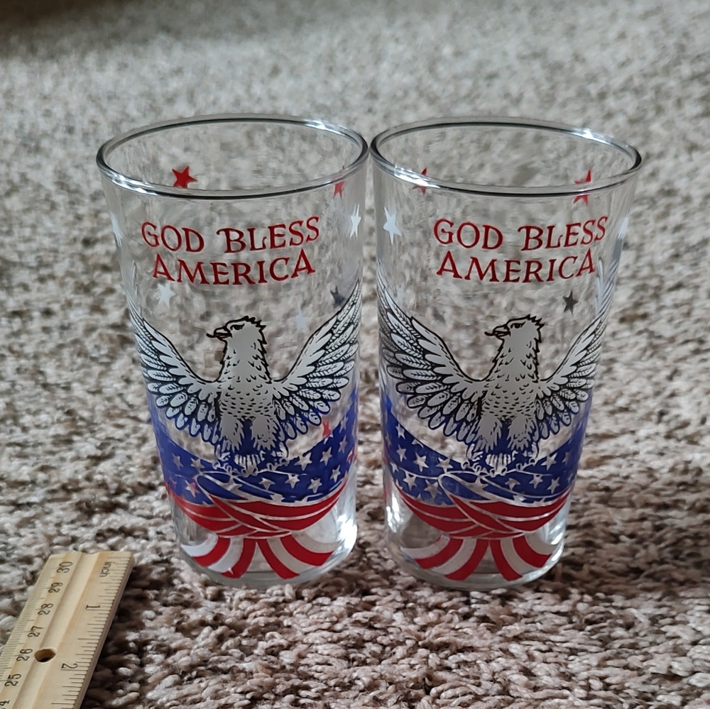 Set of 2 vintage God Bless America glasses